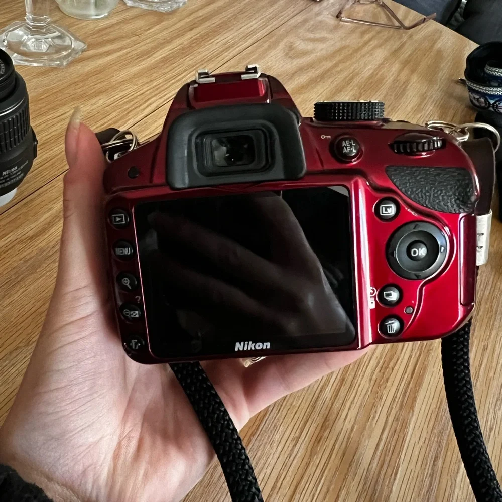 Nikon D3200 DSLR Kit Limited Edition Red Gloss